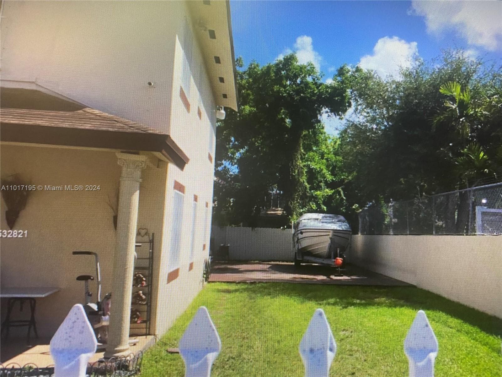 160 NW 27th St, Miami FL 33127