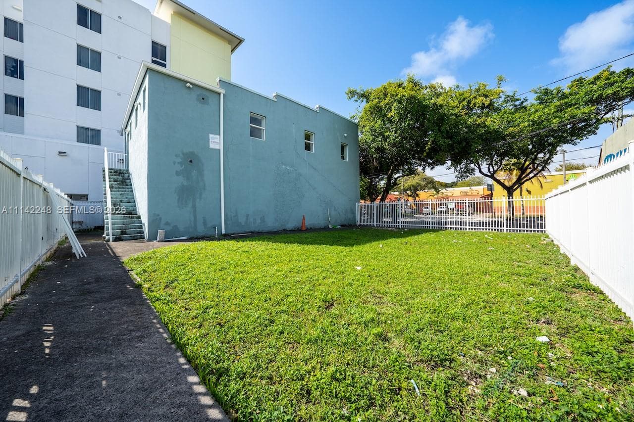 1525-27 NW 3rd Ave, Miami FL 33136