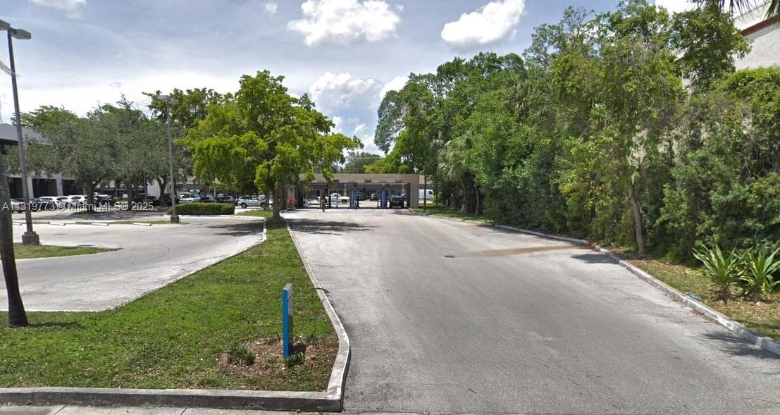 900 NE 125th St, North Miami FL 33161