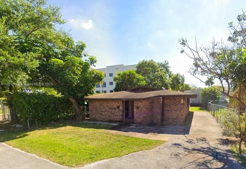 9443 Old Dixie Hwy, Miami FL 33156