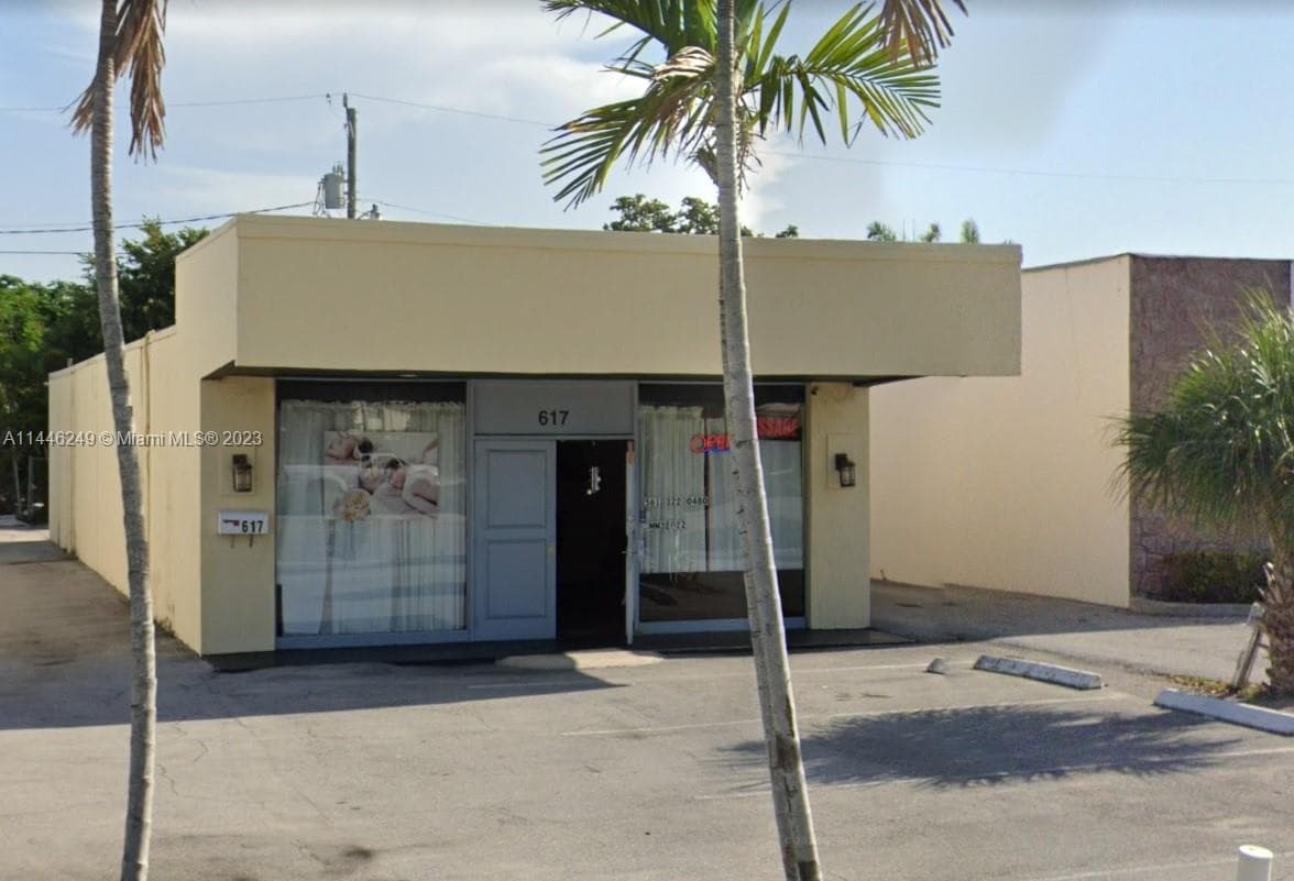 617 Northlake Blvd, North Palm Beach FL 33408