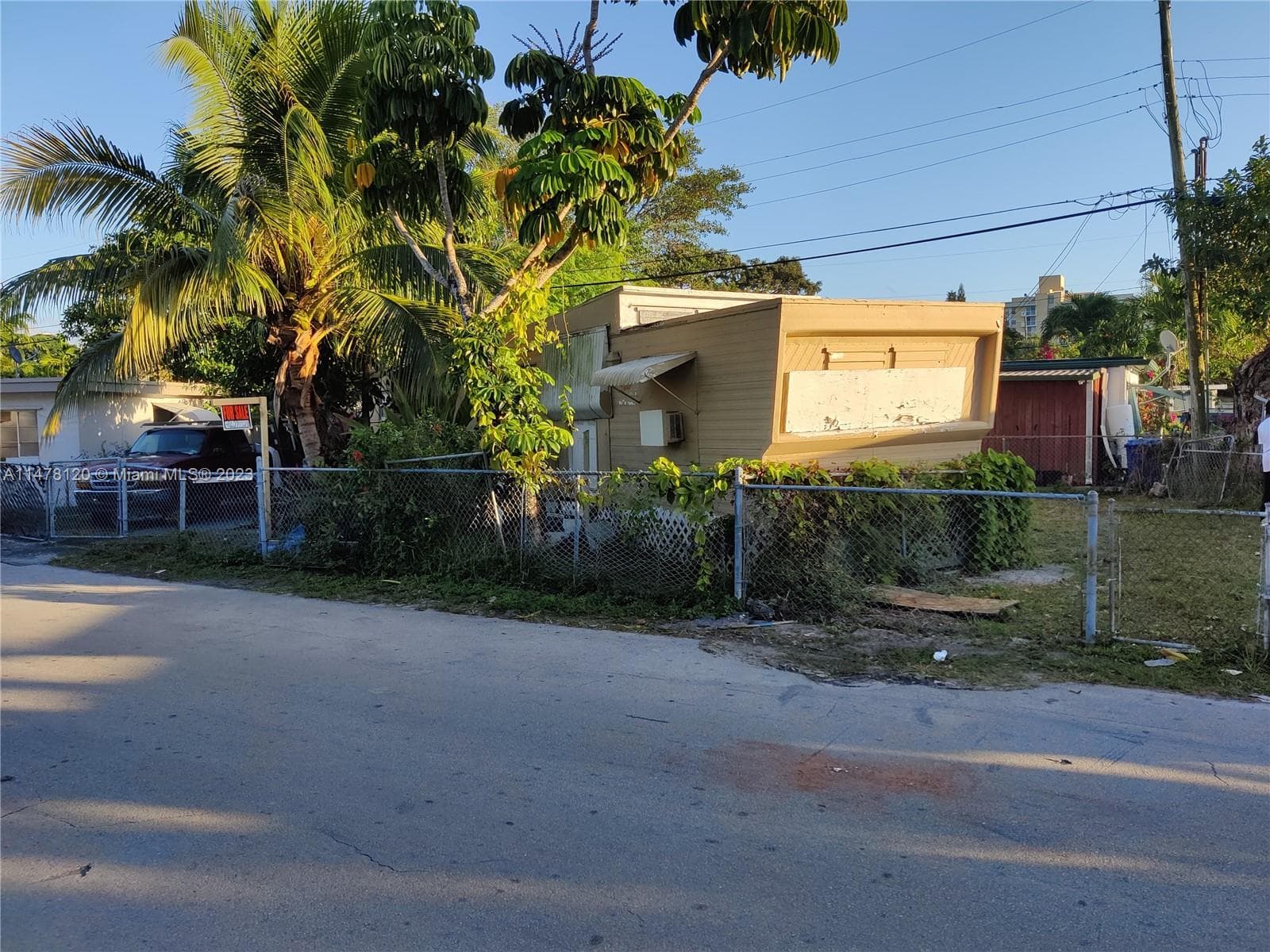 2234 NE 137  ST, North Miami Beach FL 33181-1840