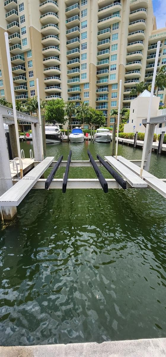 Aventura, FL, 33180