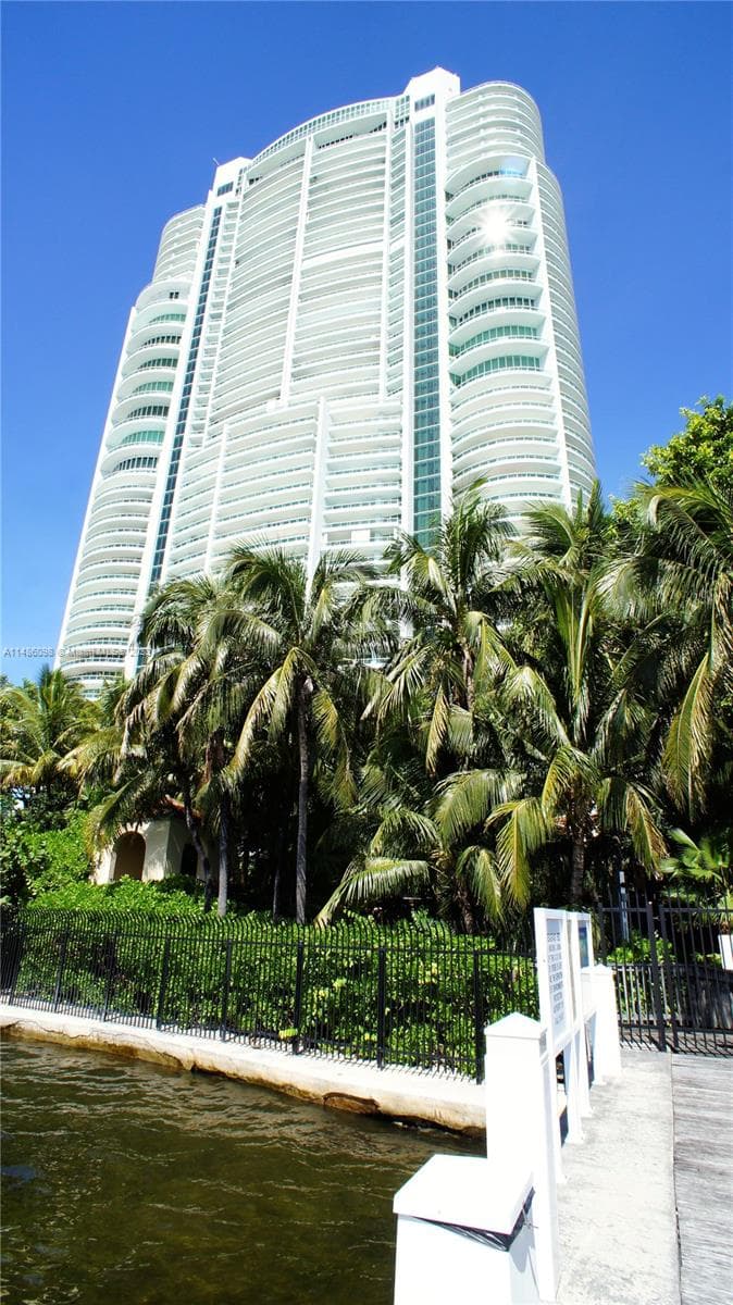 1643 Brickell Slip #5, Miami FL 33129