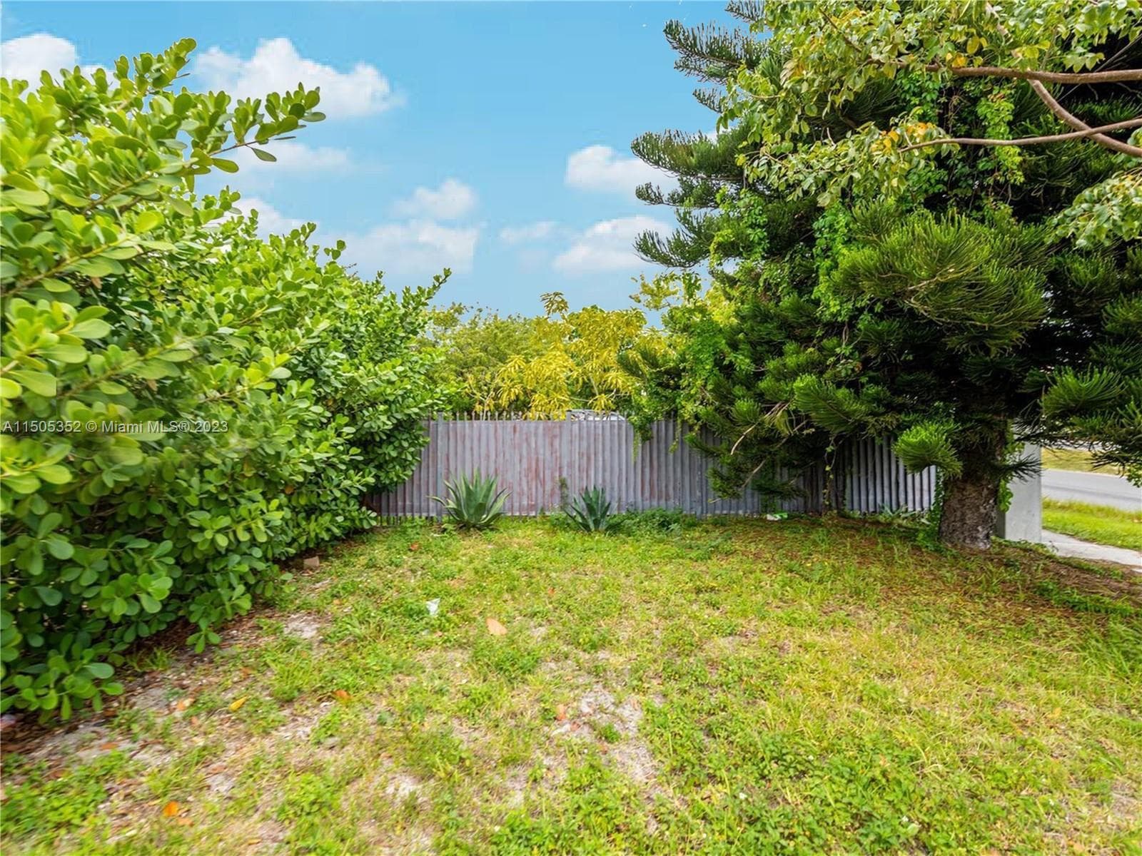 400 1st St, Dania Beach FL 33004