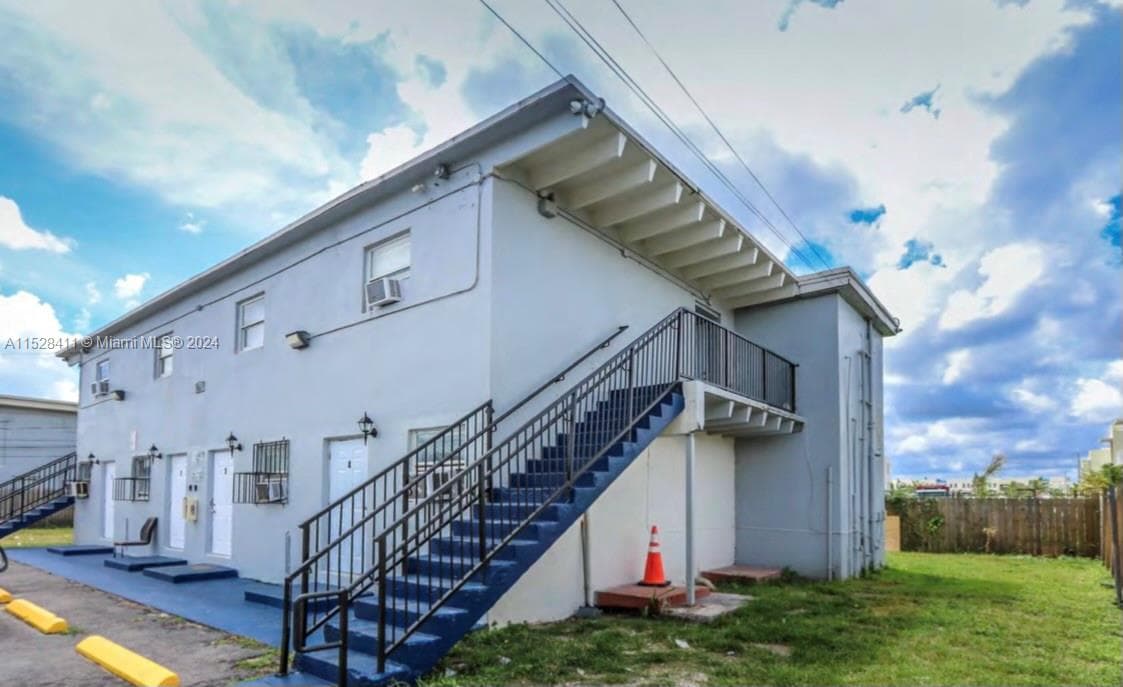 421 NW 12th St, Florida City FL 33034