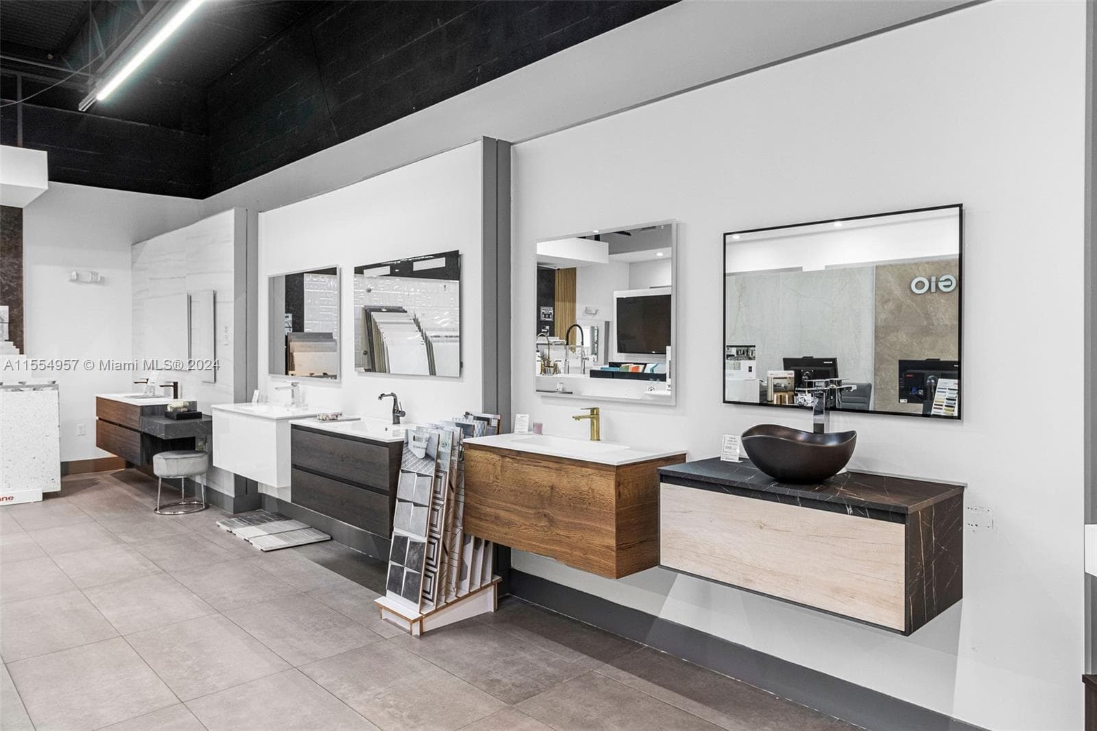 Bath Vanities/Accessories and Flooring, Doral FL 33122