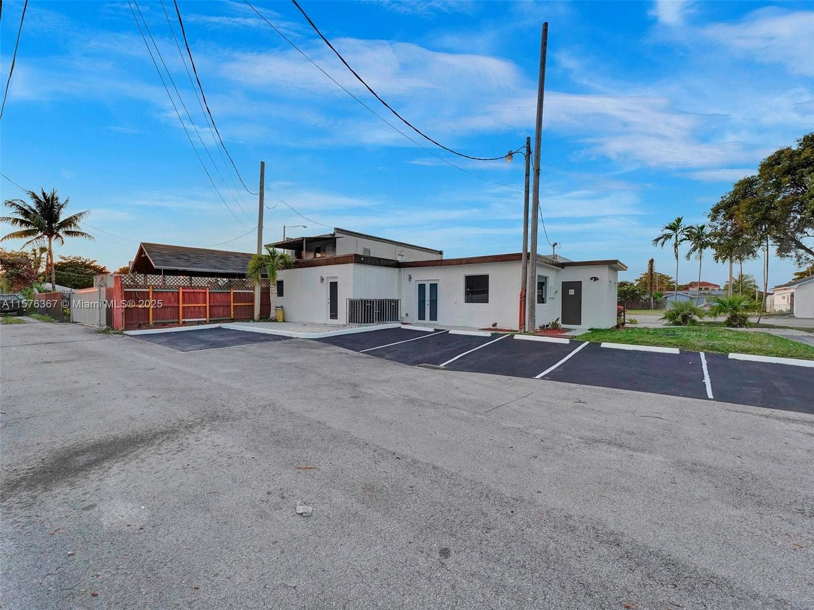 5232 Pembroke Rd, West Park FL 33021