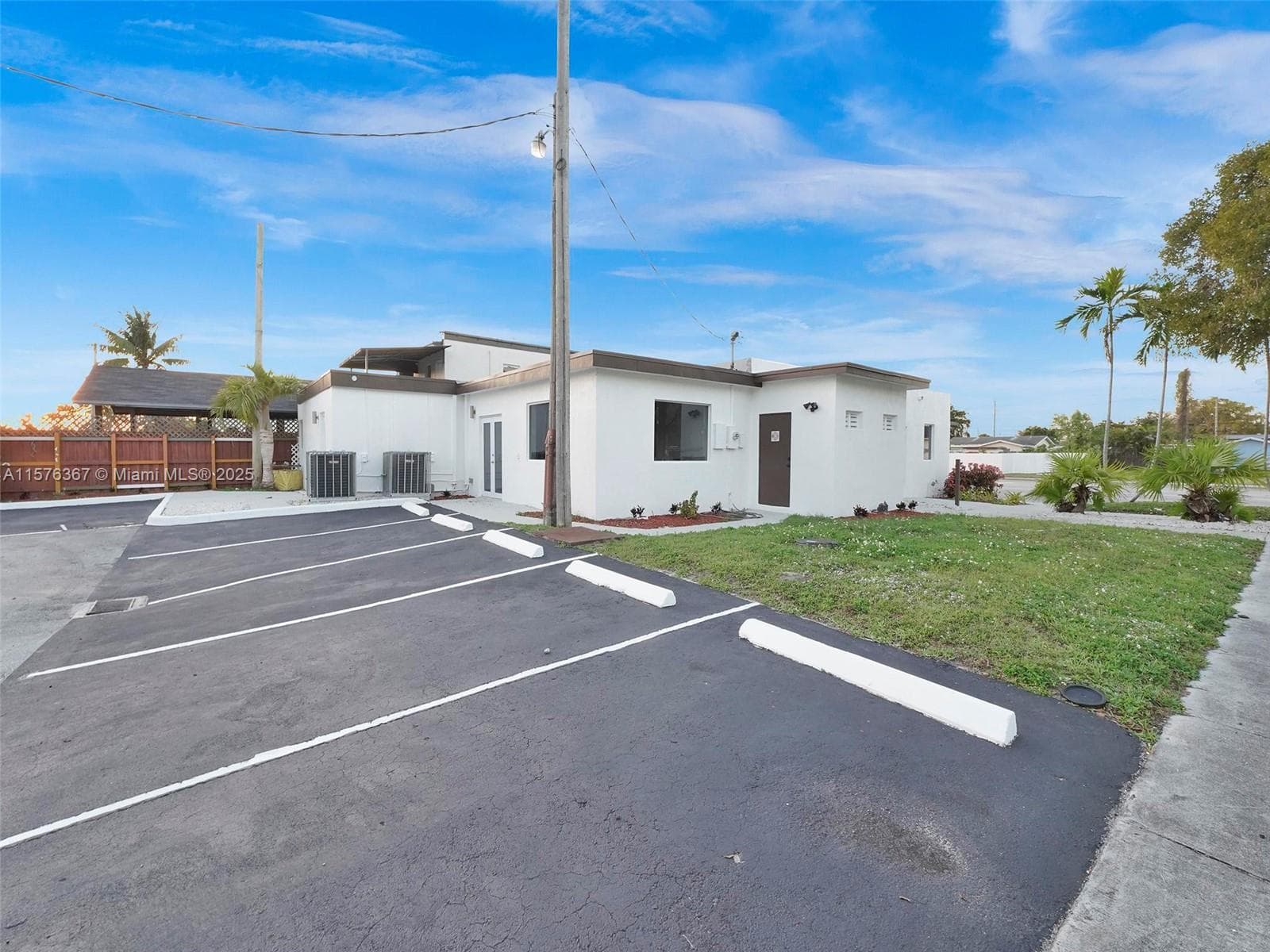 5232 Pembroke Rd, West Park FL 33021