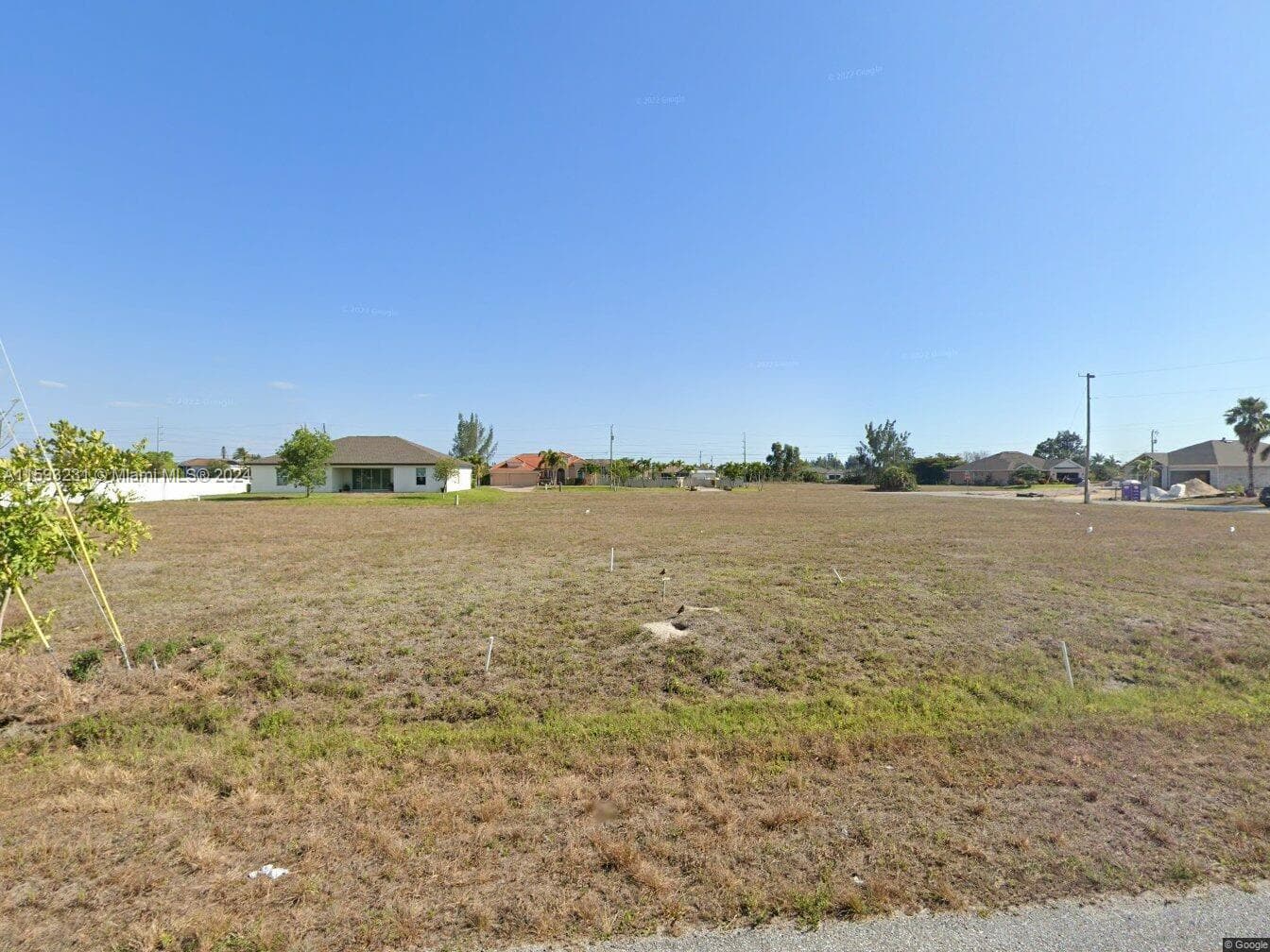 422 NW 9th Terr, Cape Coral FL 33993