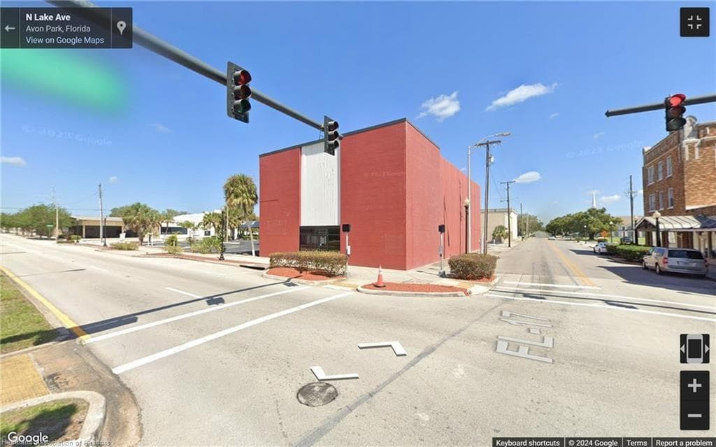 2 W Main Street, FL 33825