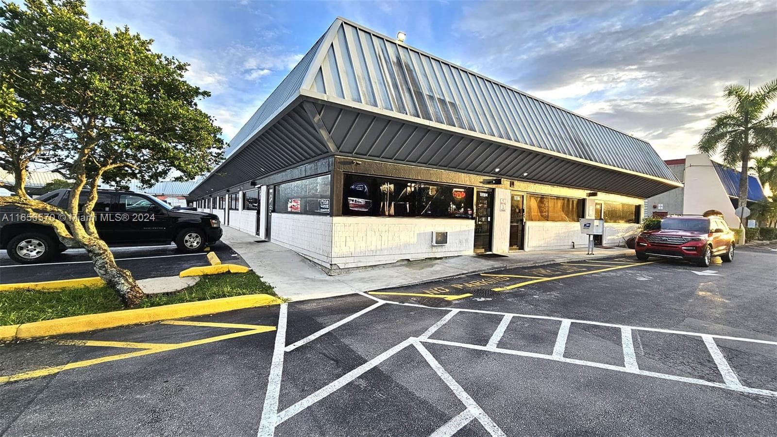 Sunrise, FL, 33351