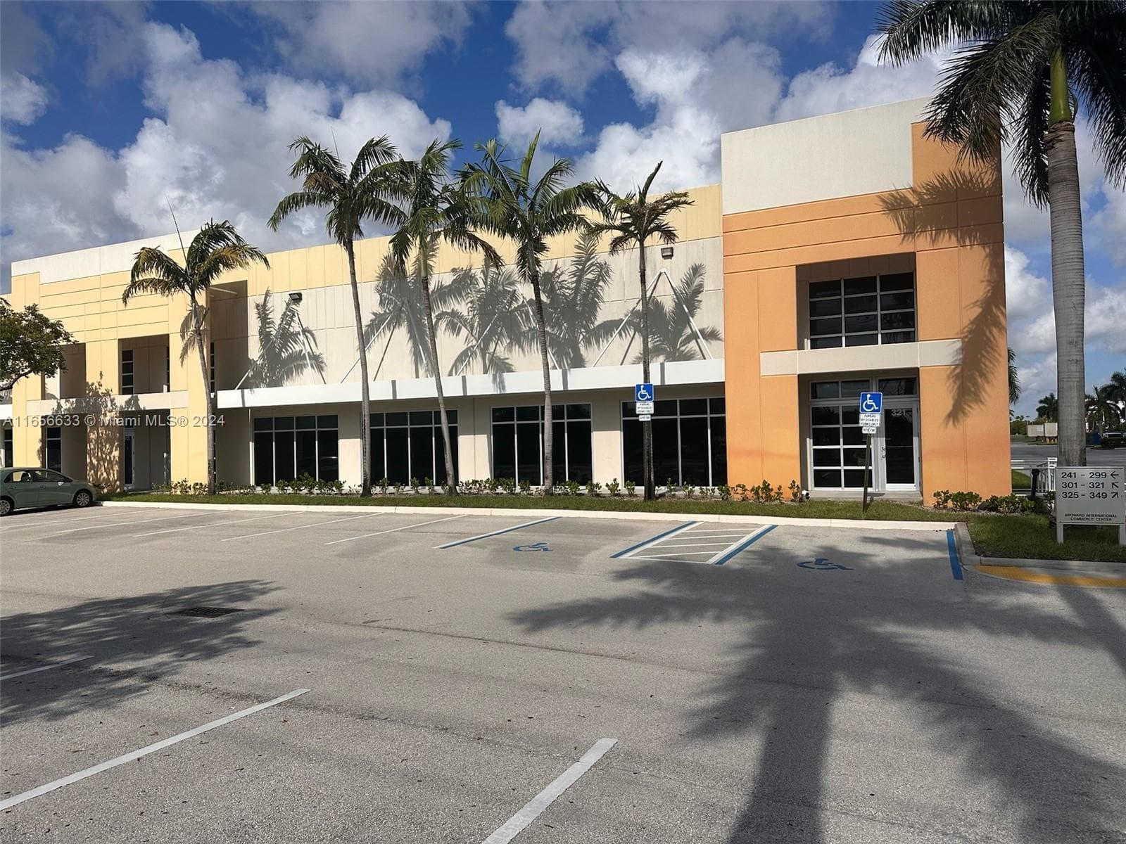 Fort Lauderdale, FL, 33004