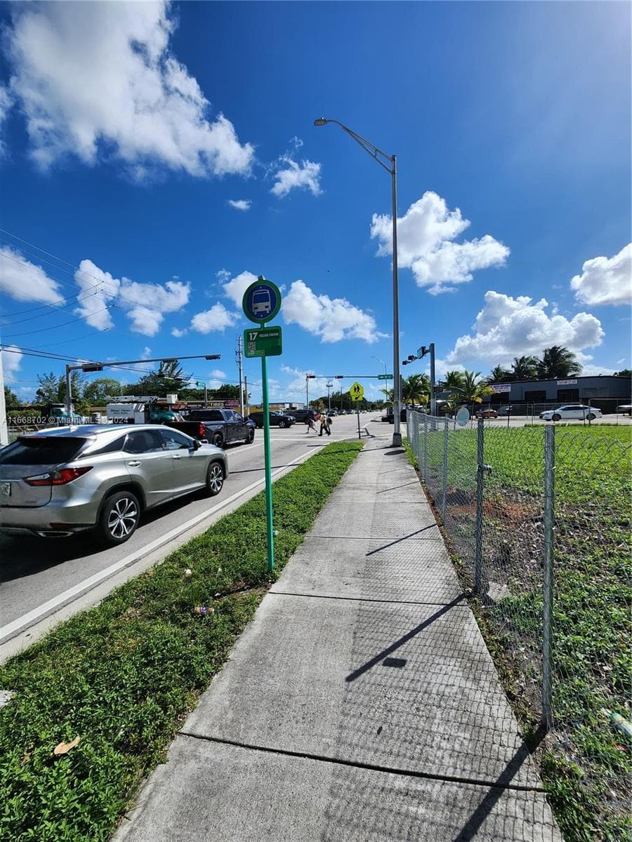 11110/20 NW 17th Ave, Miami FL 33167