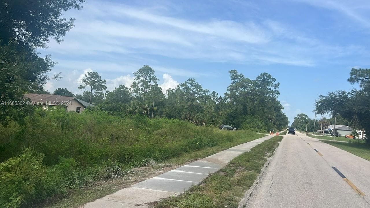 805 E 6 st, Lehigh Acres FL 33972