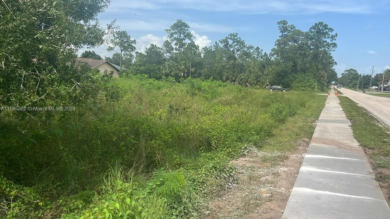 805 E 6 st, Lehigh Acres FL 33972