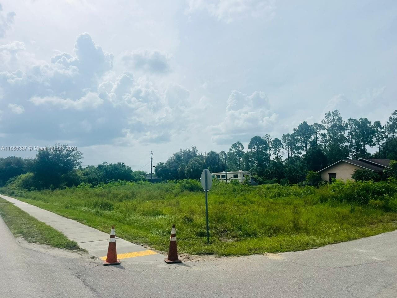 601 Lake Ave, Lehigh Acres FL 33972