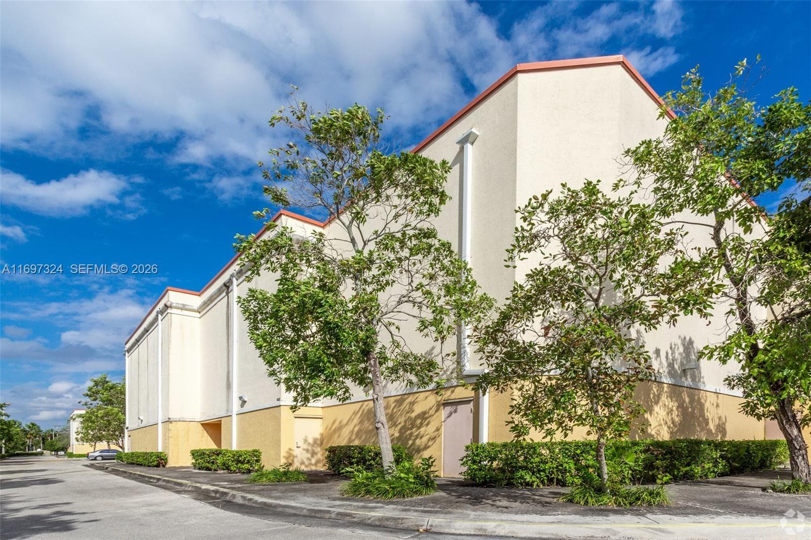 17355 NW 59th Ave, Hialeah FL 33015