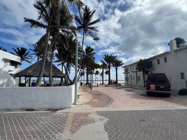 315 Mckinley Street, Hollywood FL 33019