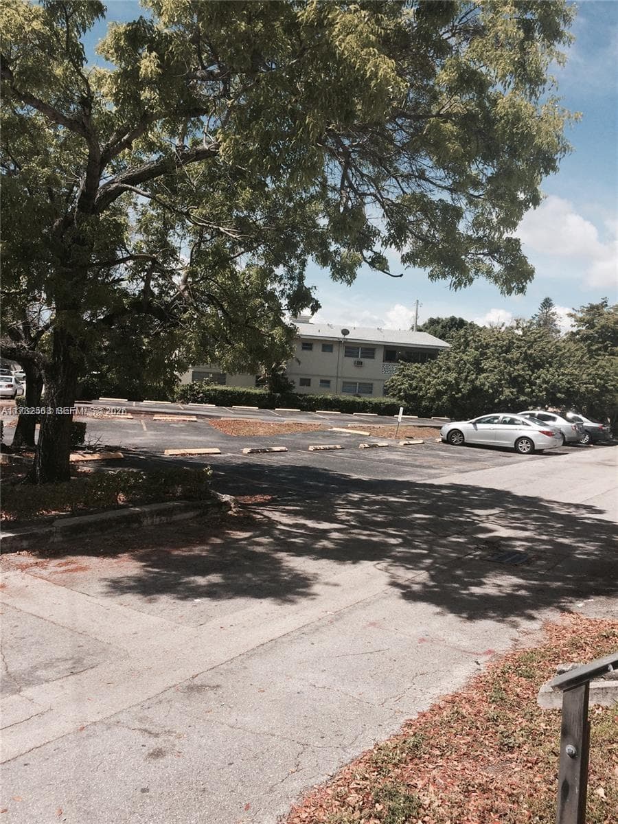 1948 NE 123rd St # 105, North Miami FL 33181