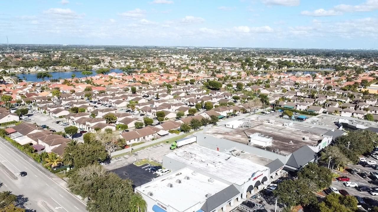 Aerial view of the neighborhood near the Plaza