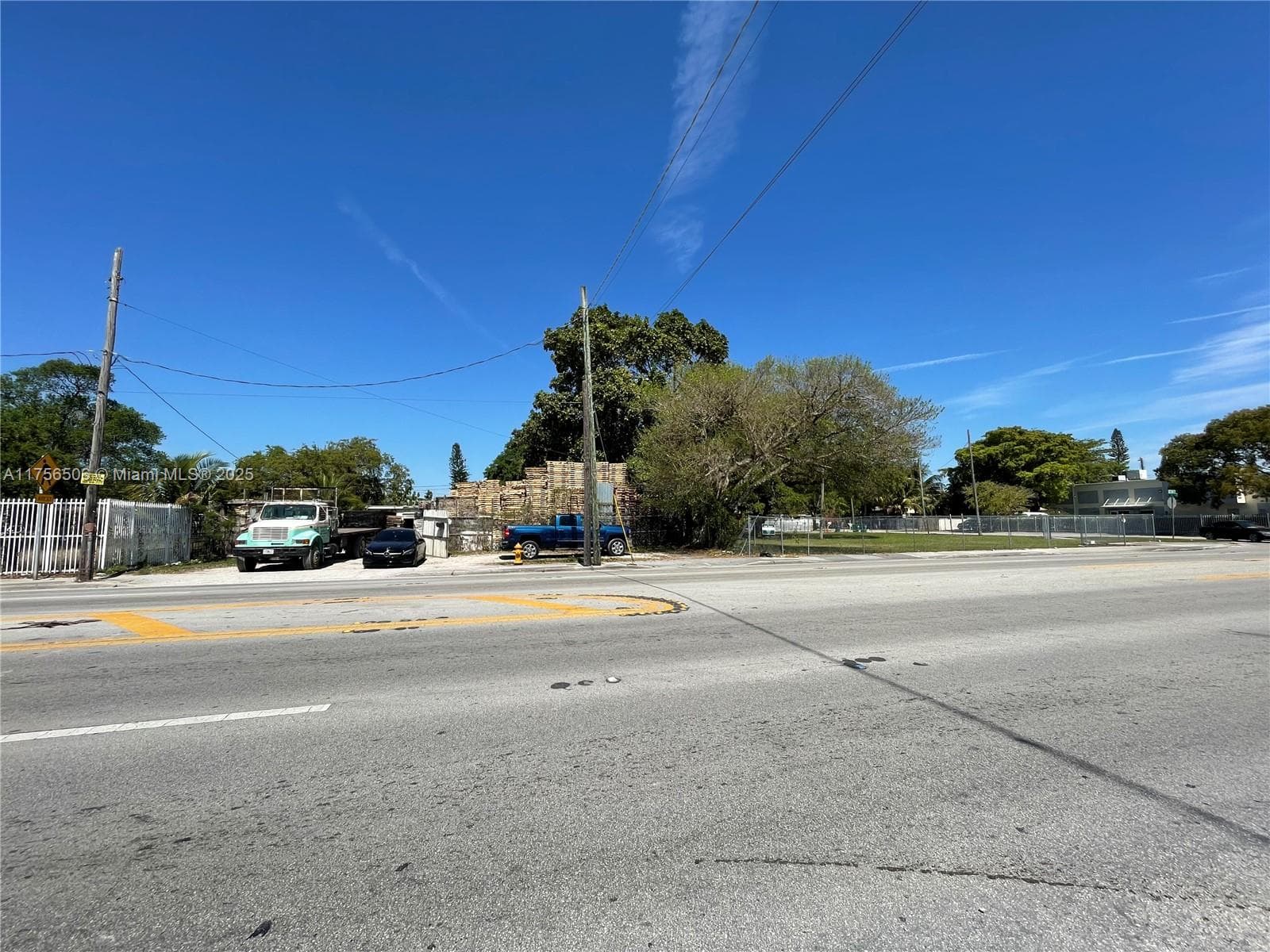 3013 NW 54th St, Miami FL 33142