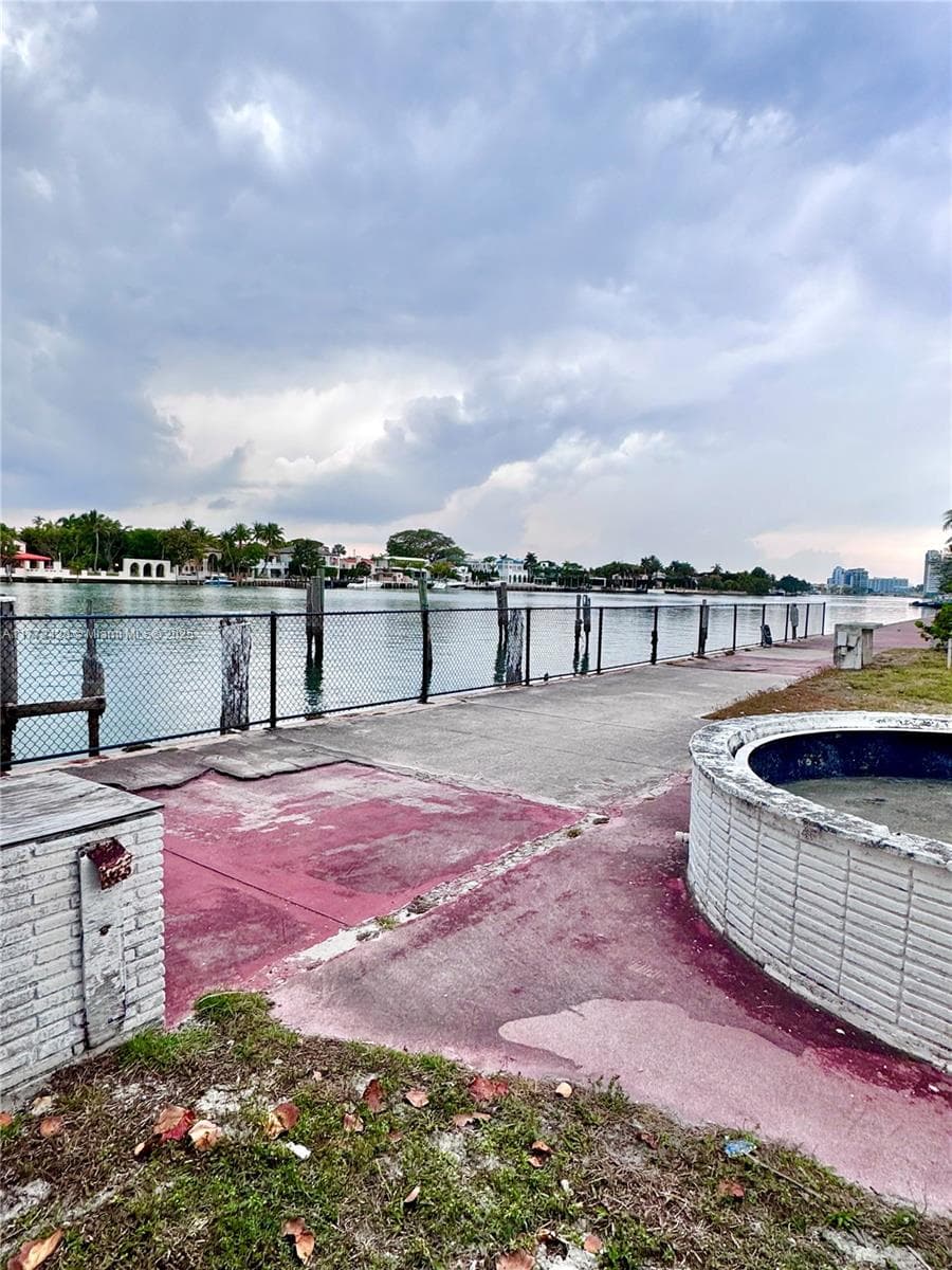 5255 Collins Ave Boat Slip E, Miami Beach FL 33140