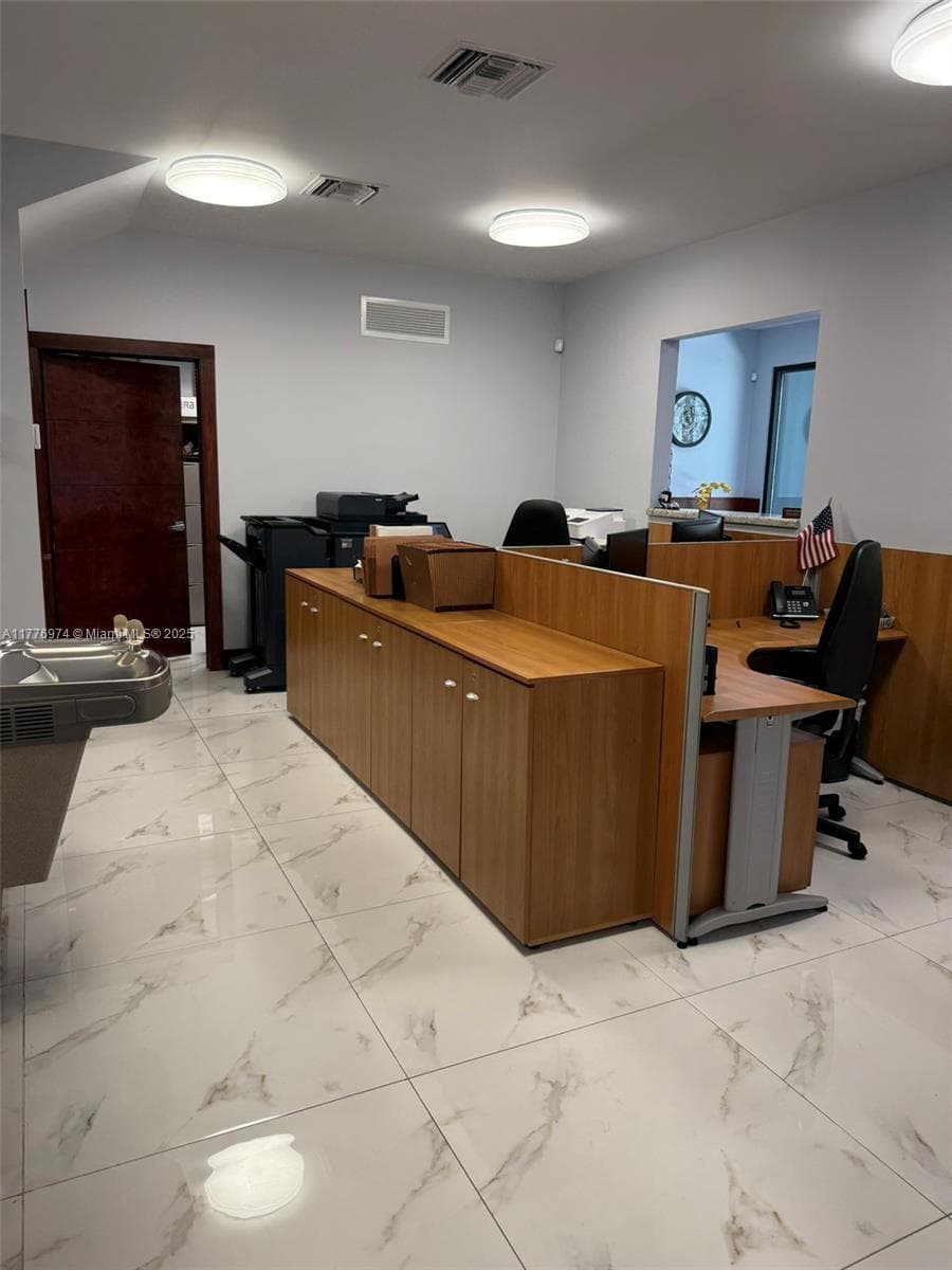 16 SW 1st Ave, Miami FL 33130