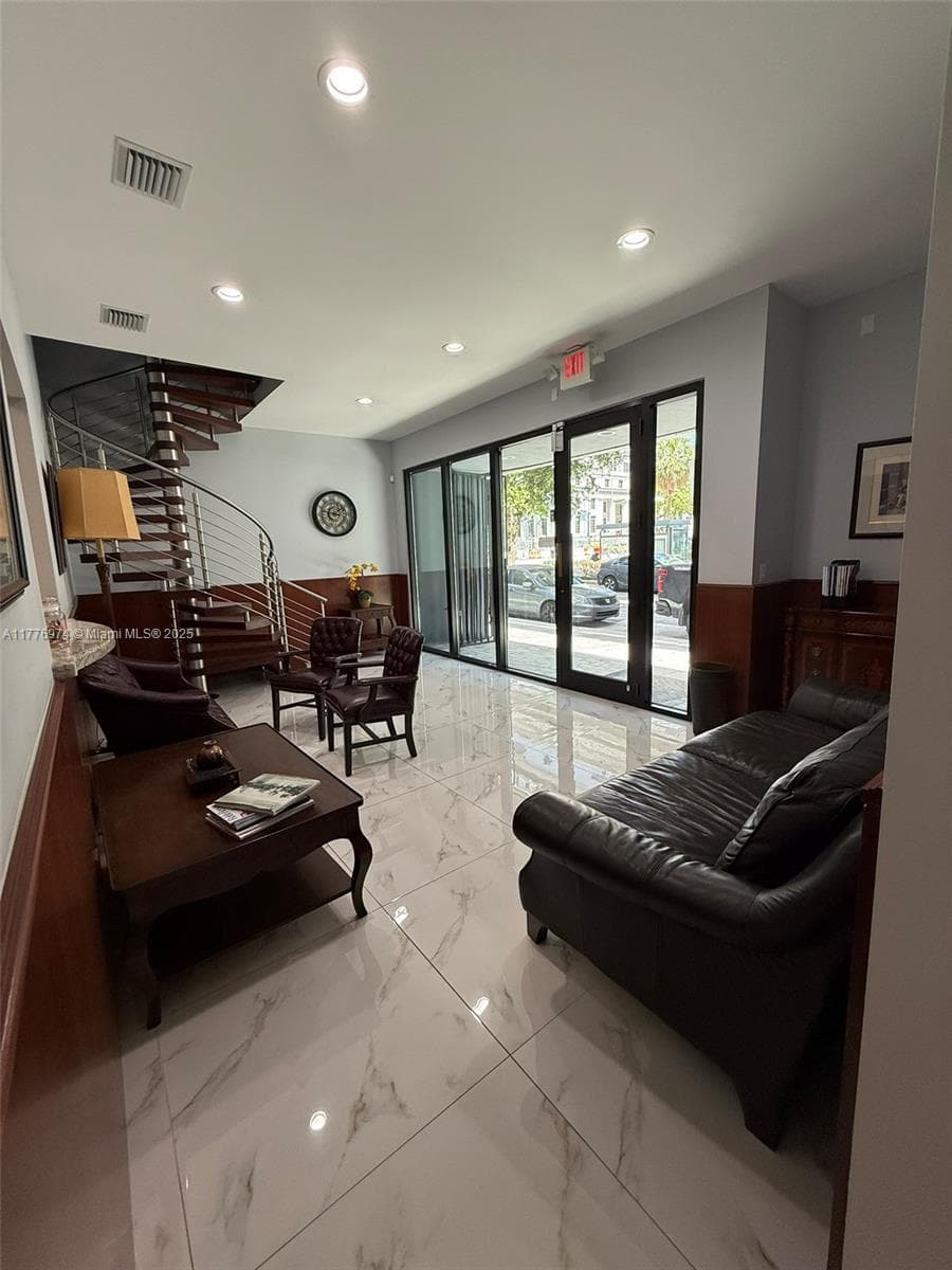 16 SW 1st Ave, Miami FL 33130