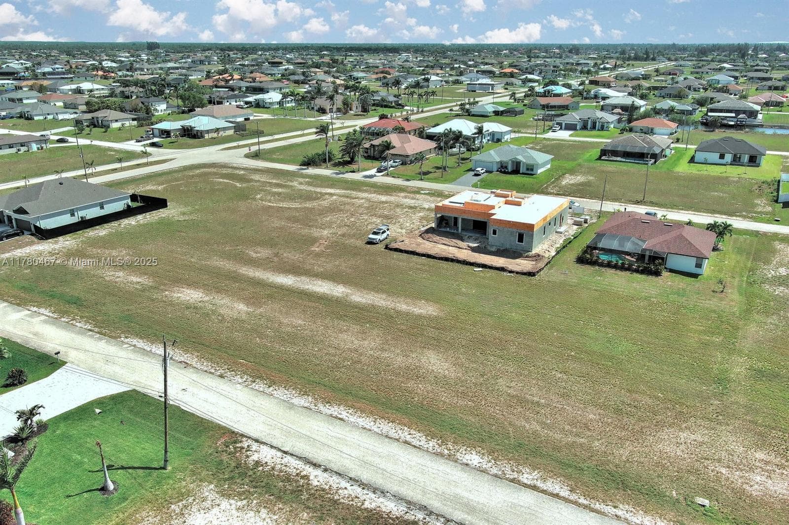 1037 NW 37TH PL, Cape Coral FL 33993