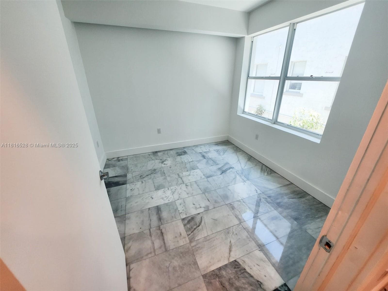 Miami Beach, FL, 33139