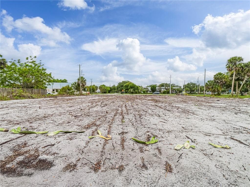 445 Old Dixie Highway, Vero Beach FL 32962