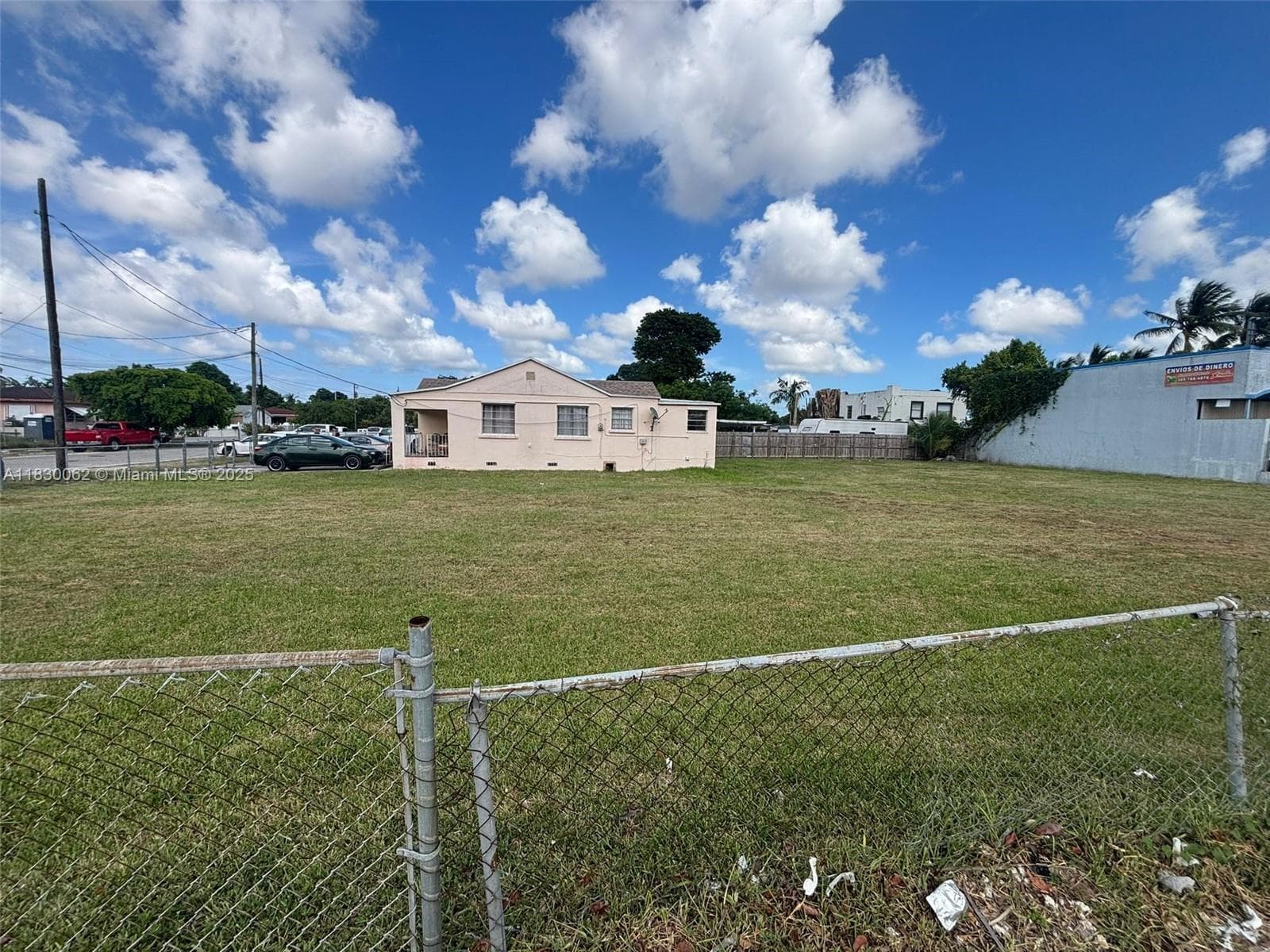 3186 NW 33rd St, Miami FL 33142
