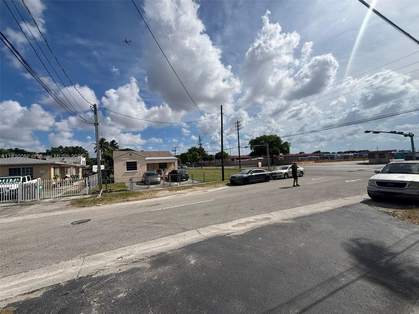 3186 NW 33rd St, Miami FL 33142