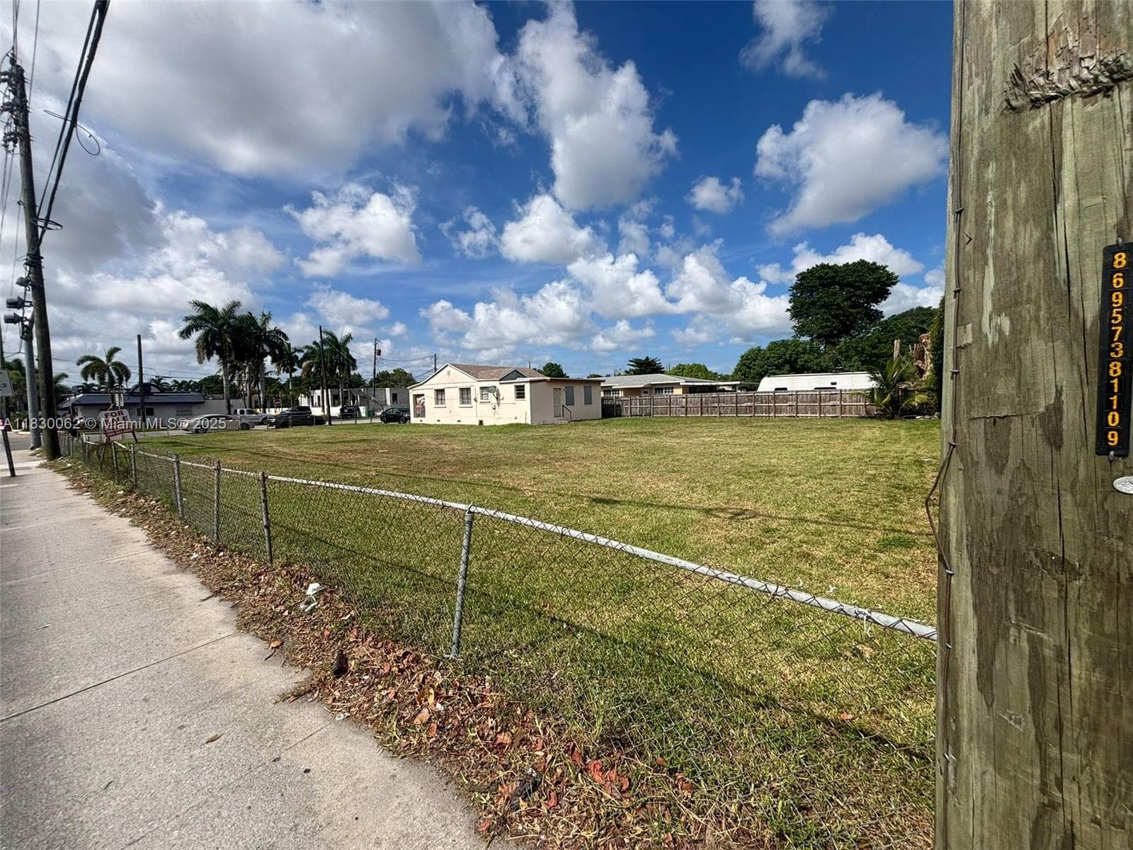 3186 NW 33rd St, Miami FL 33142