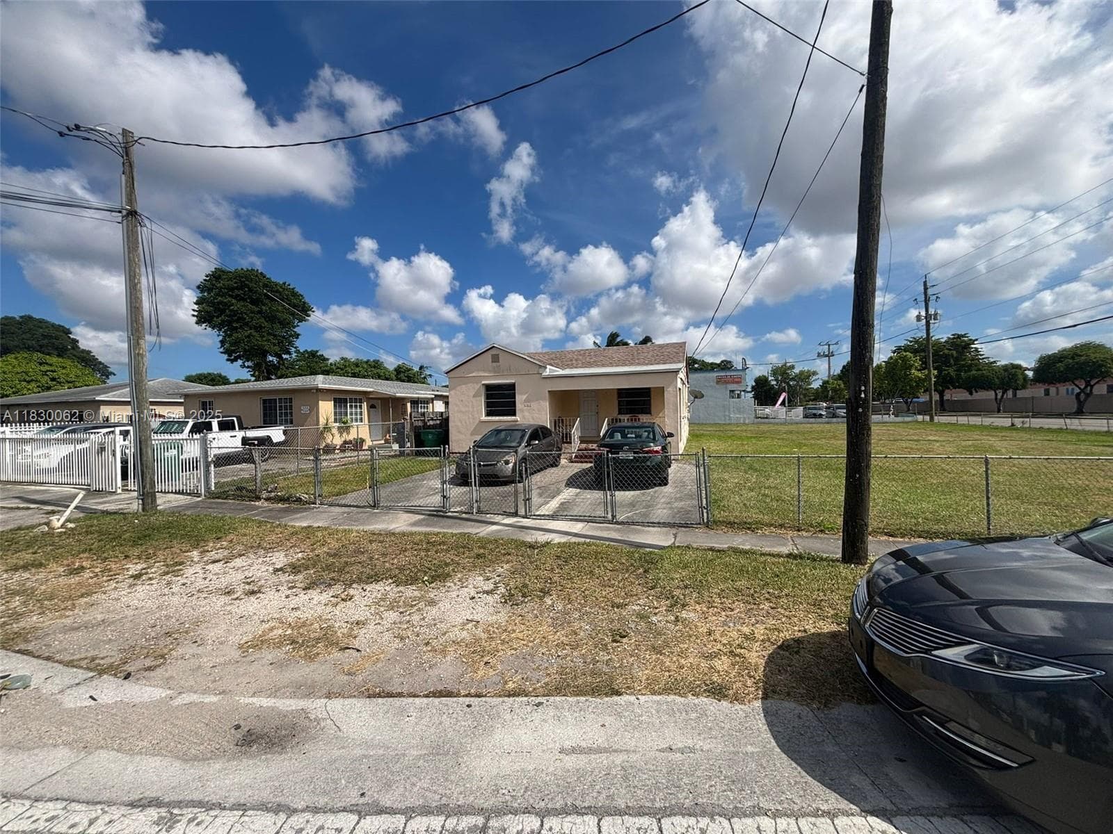 3186 NW 33rd St, Miami FL 33142