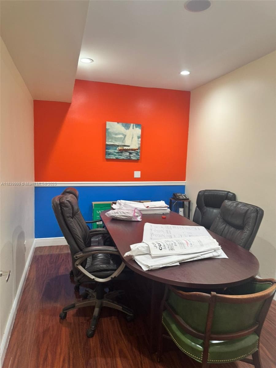MEETING ROOM