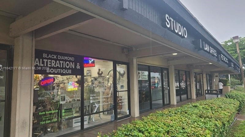 8275 W Broward Blvd, Plantation FL 33324