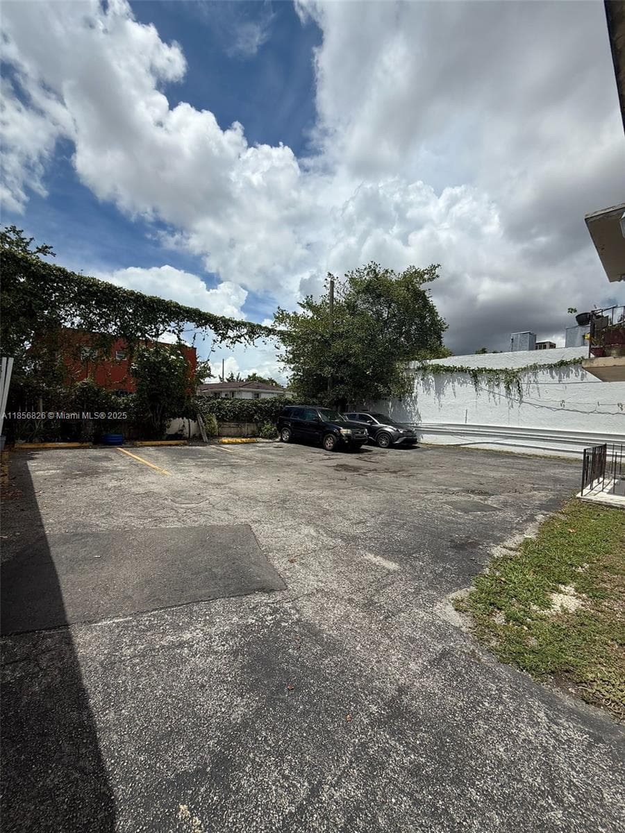 1520 SW 1st St, Miami FL 33135