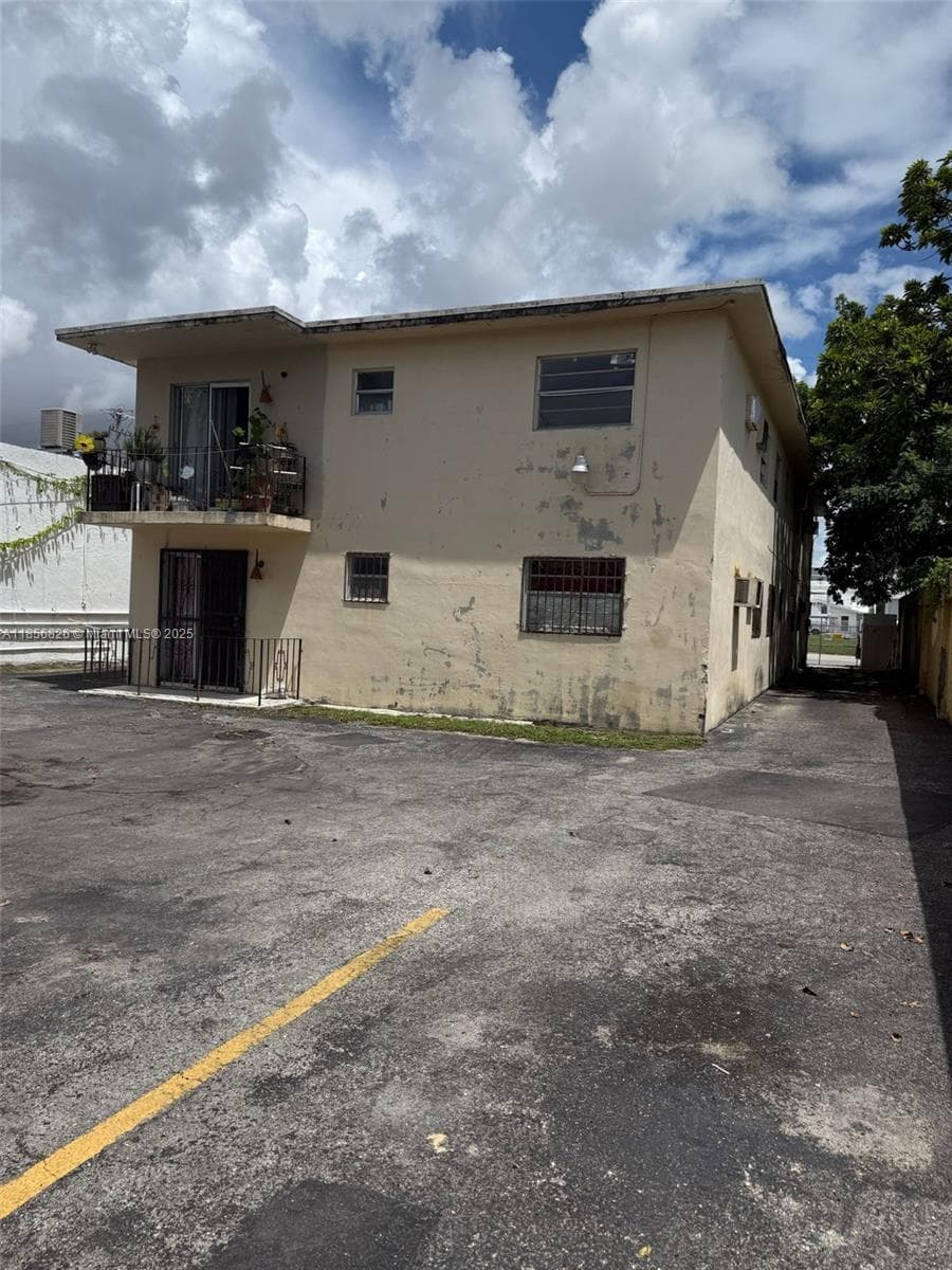 1520 SW 1st St, Miami FL 33135