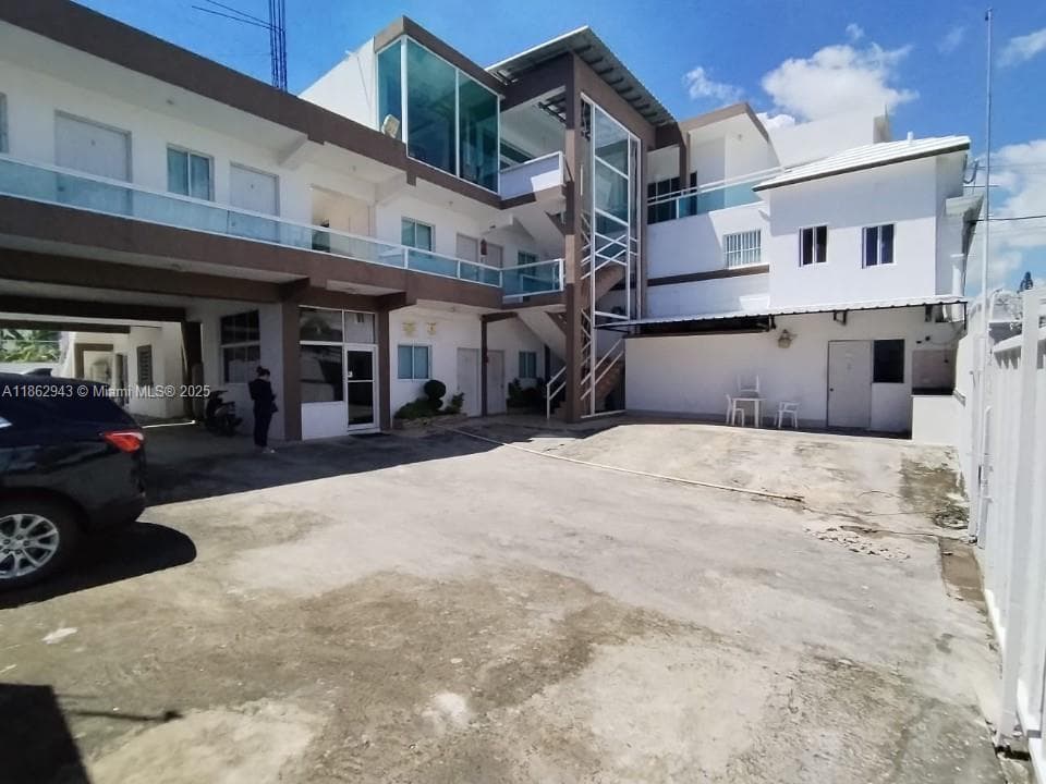 MD, 21000