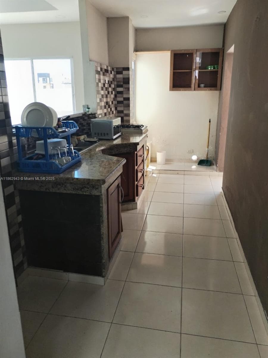 MD, 21000