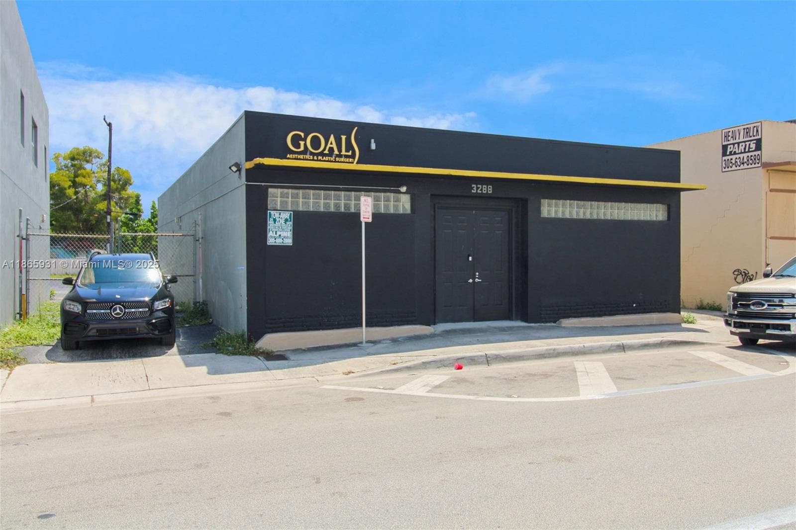 3288 NW 36th St