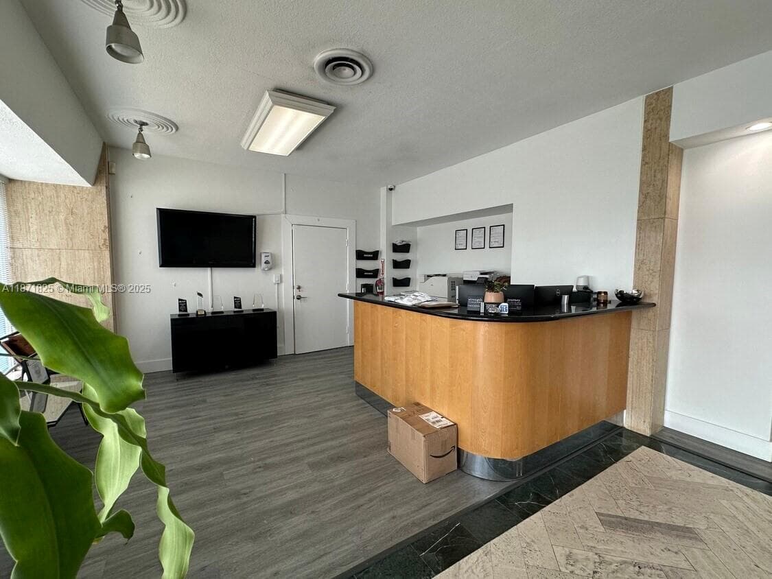 2116 N Dixie Hwy, Hollywood FL 33020