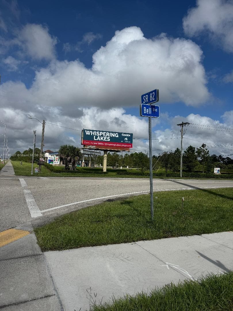 1005 PORTLAND, Lehigh Acres FL 33974