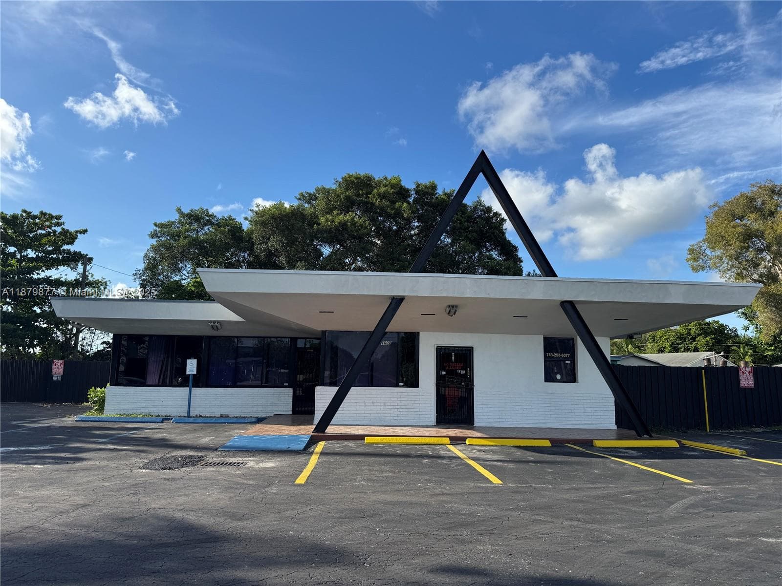 1605 NW 95th St, Miami FL 33147