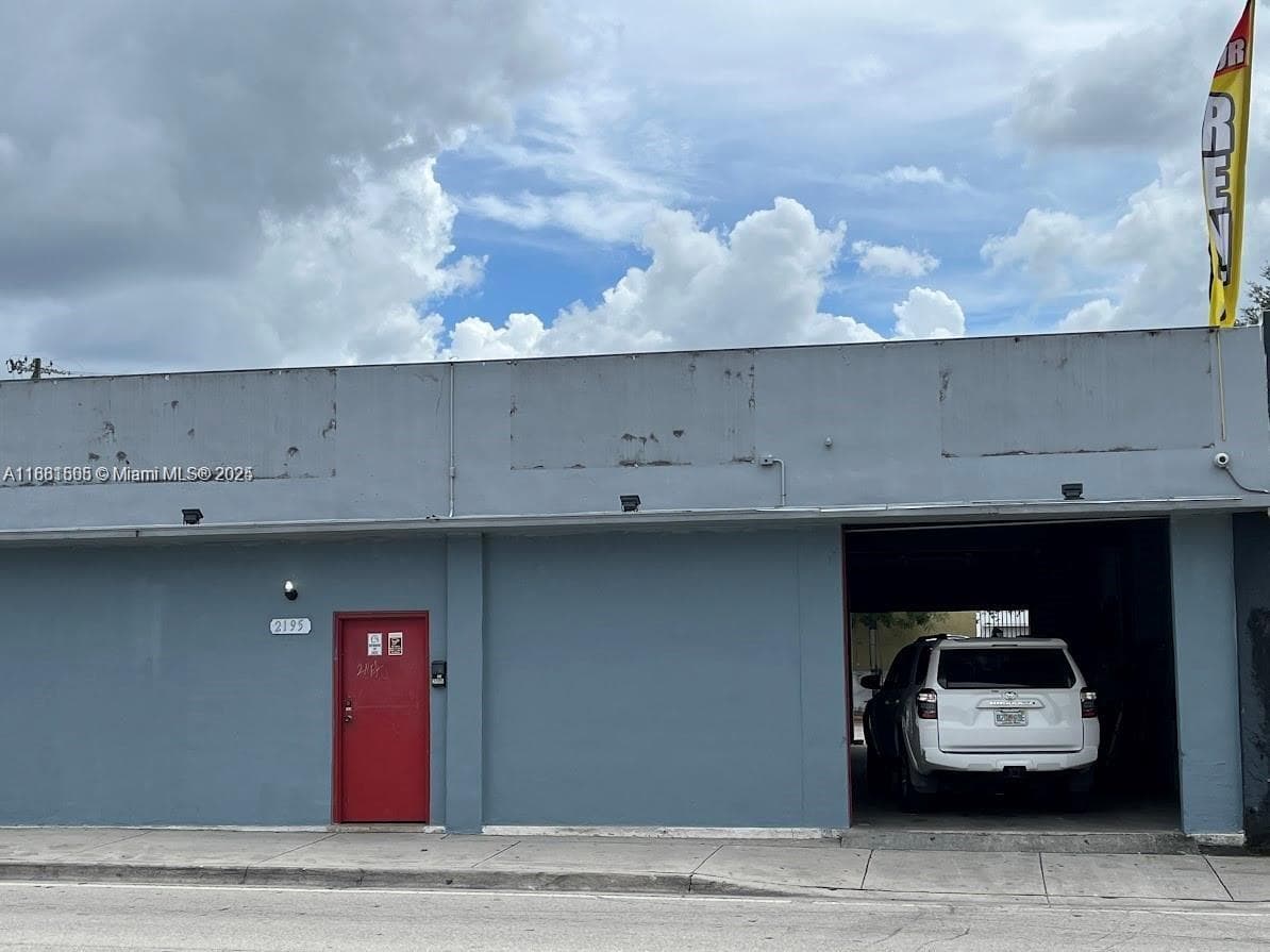 Miami, FL, 33142