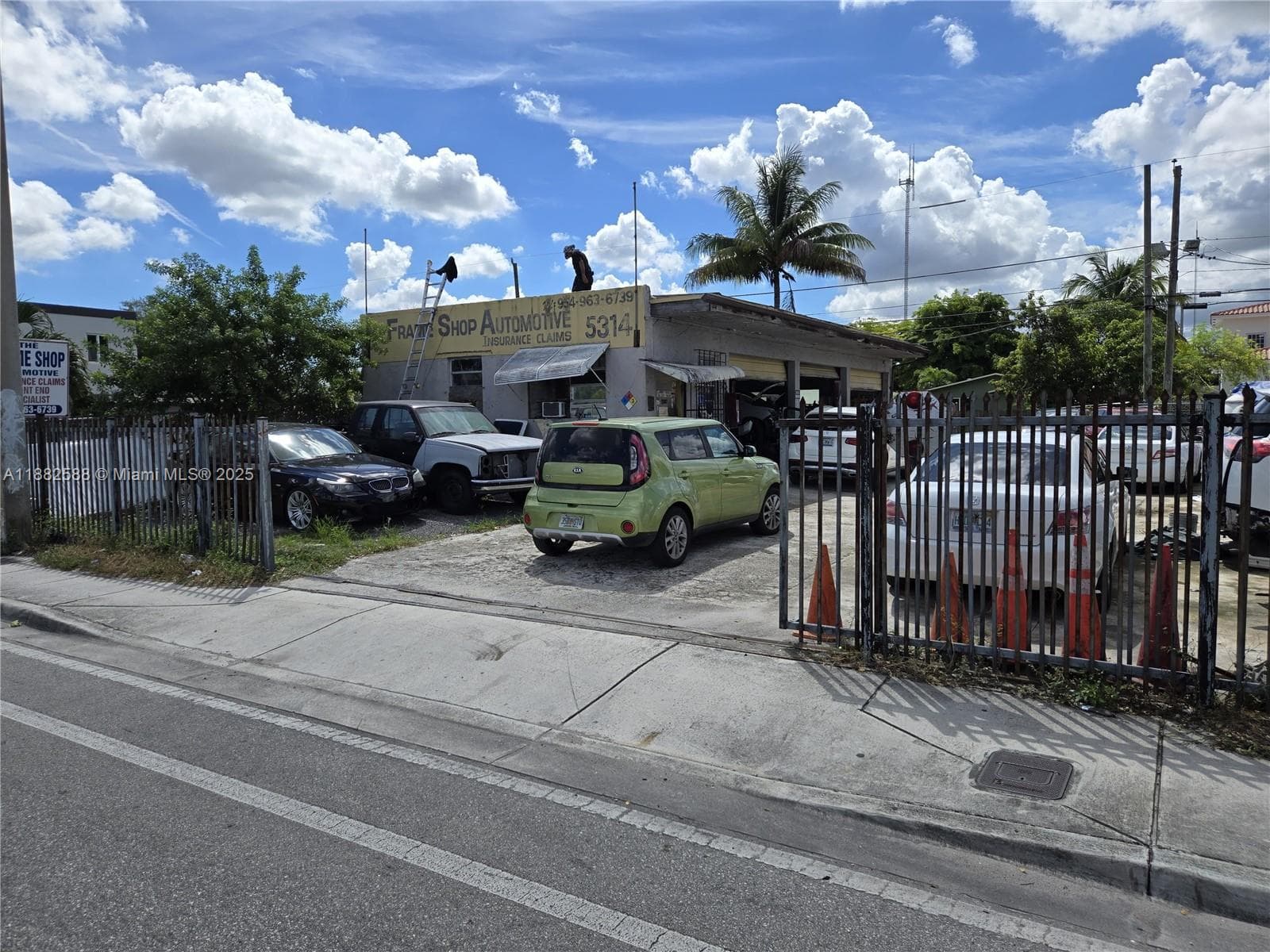 5314 Pembroke Rd, West Park FL 33021