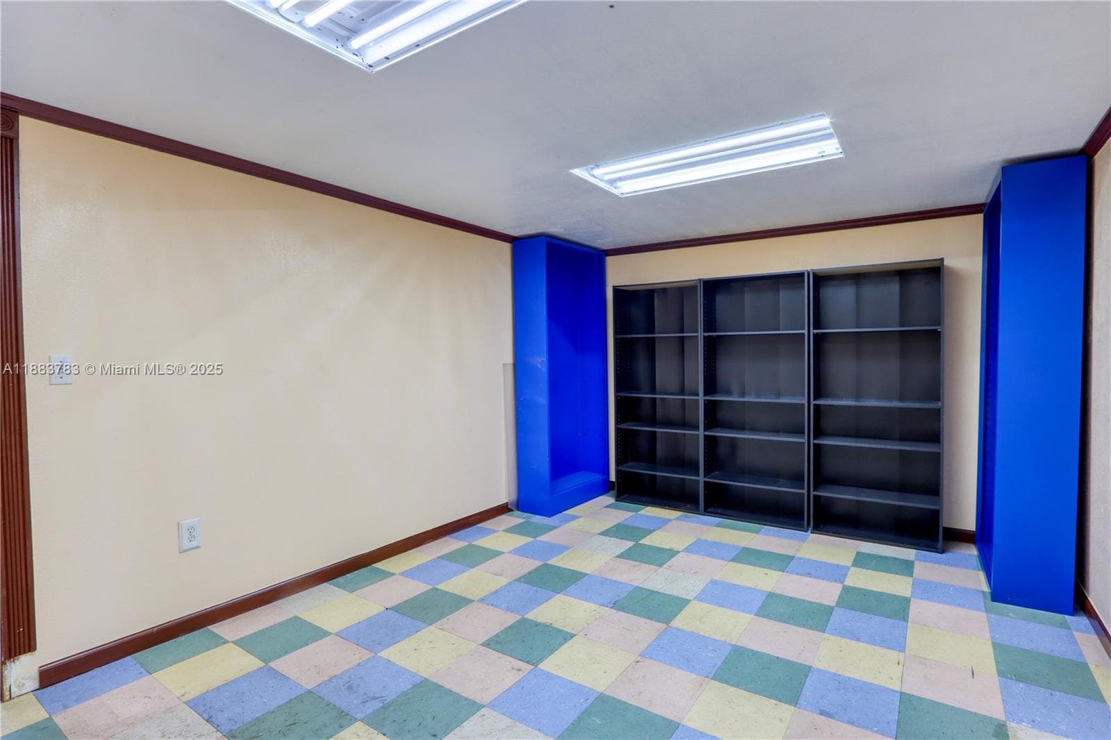 6250 W 21st Ct, Hialeah FL 33016