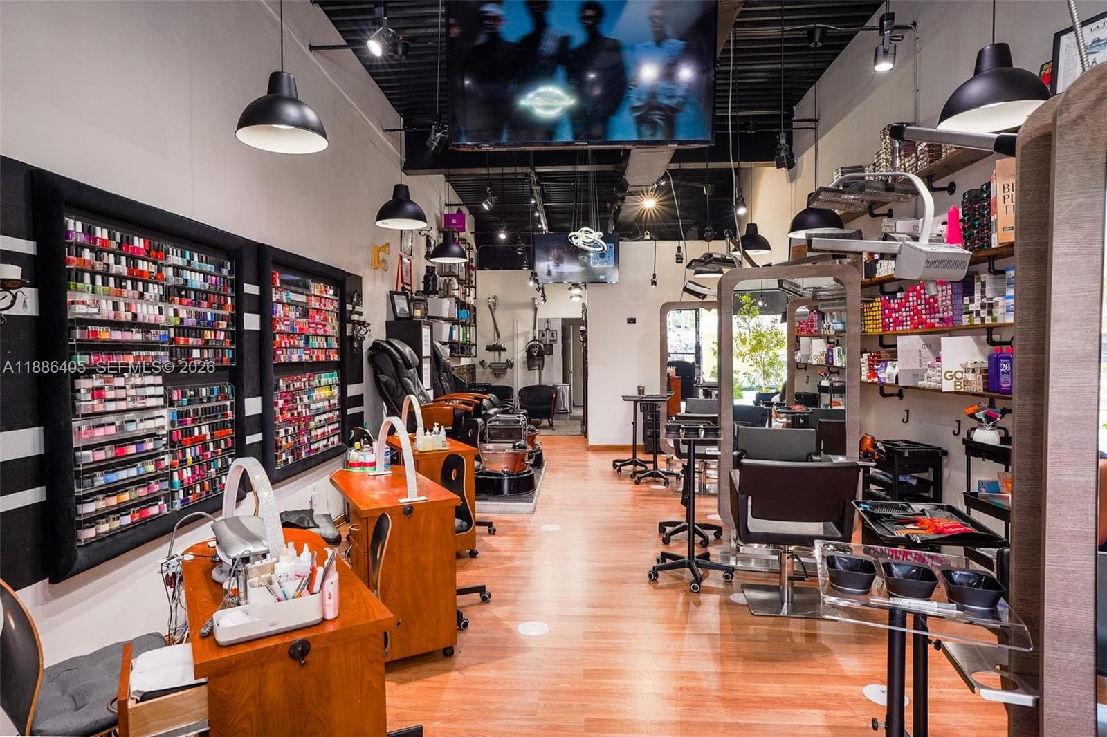 MIDDLE OF SALON VIEW